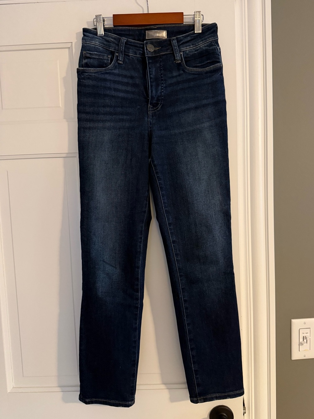Kut from the Kloth straight leg Jean